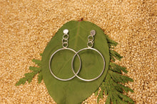 Load image into Gallery viewer, Chain Link Studded Hoop
